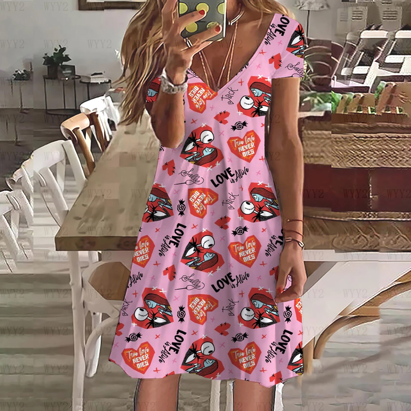 ชุดเดรสผู้หญิงใหม่ ชุดลำลองฤดูร้อน ชุดเดรสชายหาด ลายพิมพ์แจ็คและแซลลี่จากเรื่อง The Nightmare Before Christmas เสื้อยืดคอวี