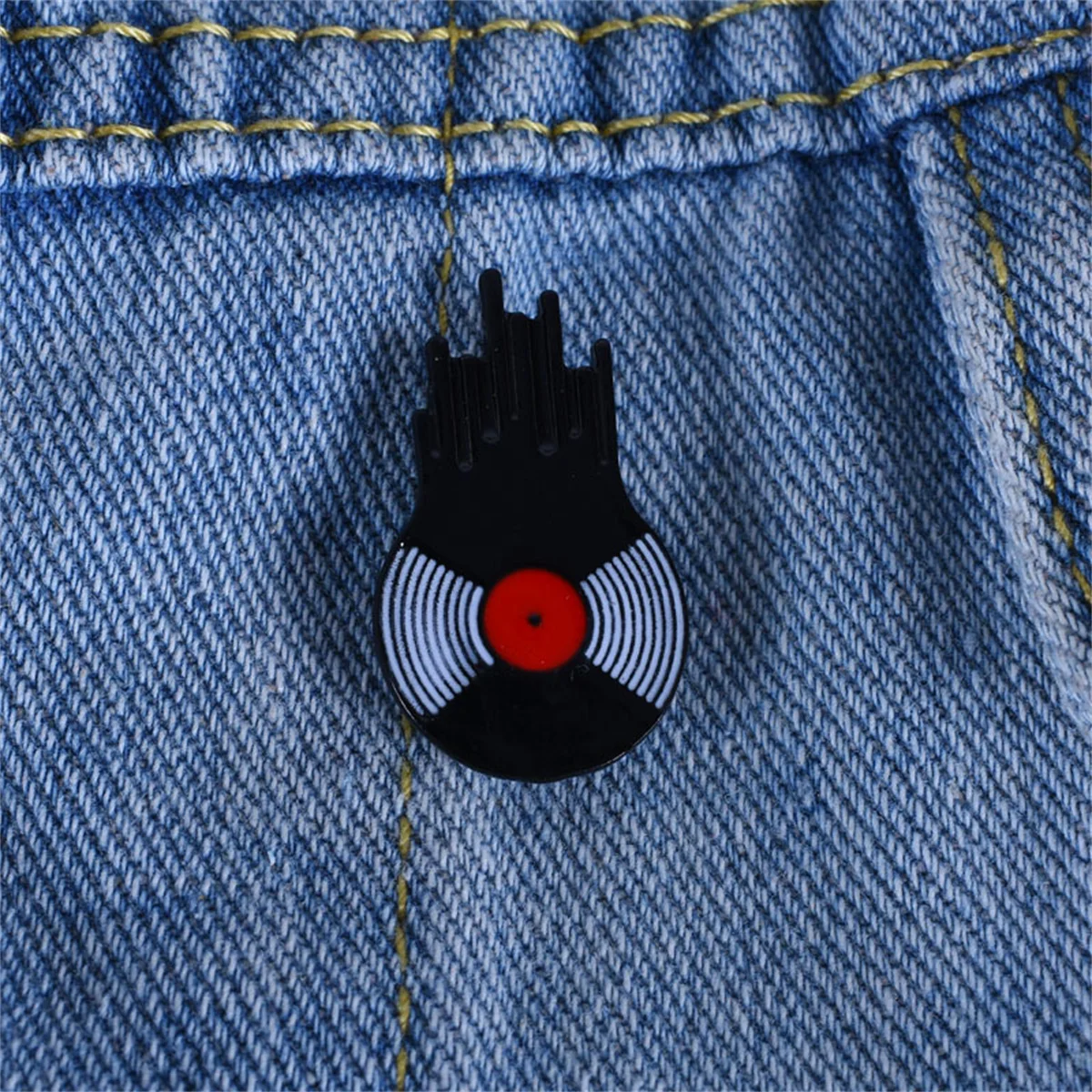 1Pc Charm Creative Black Vinyl Record Vivid Unique Tape Radio Pin Badge Trendy Cute Jewelry Accessories Party Gifts Souvenirs