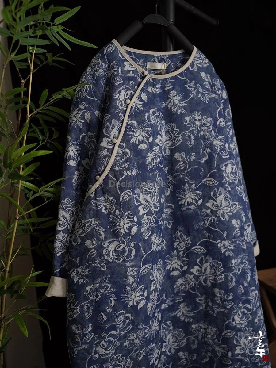 2025 الخزف الصيني الأزرق والأبيض المطبوع تشيباو الياقة المستديرة رشاقته الدافئة القطن الكتان تشيباو الرجعية أنيقة اليومية تشيباو #5