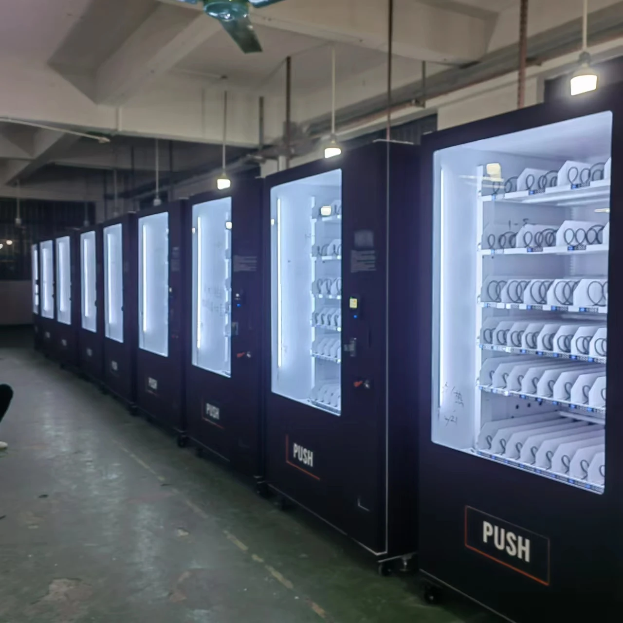 Snacks & Drinks Vending Machine Custom SDK Function Keyboard Screen For Cold Soda Commercial Business Usage Custom