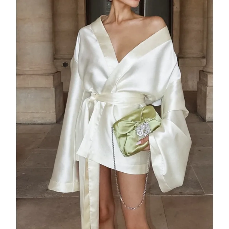 เดรสสายเดี่ยวแขนยาวทรงหลวมสไตล์เซ็กซี่สำหรับฤดูใบไม้ผลิ  ชุดเดรสผ้าซาติน กระโปรงสั้น เสื้อผ้าผู้หญิง