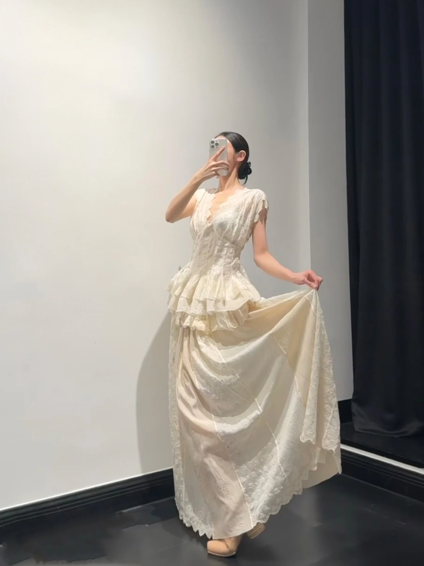 

Retro High-Defn Lace Embroidery Tarlseye Long Dr Semi-Circle Skirt Set Summer Faion Outfit for Women V-Ne Breath...