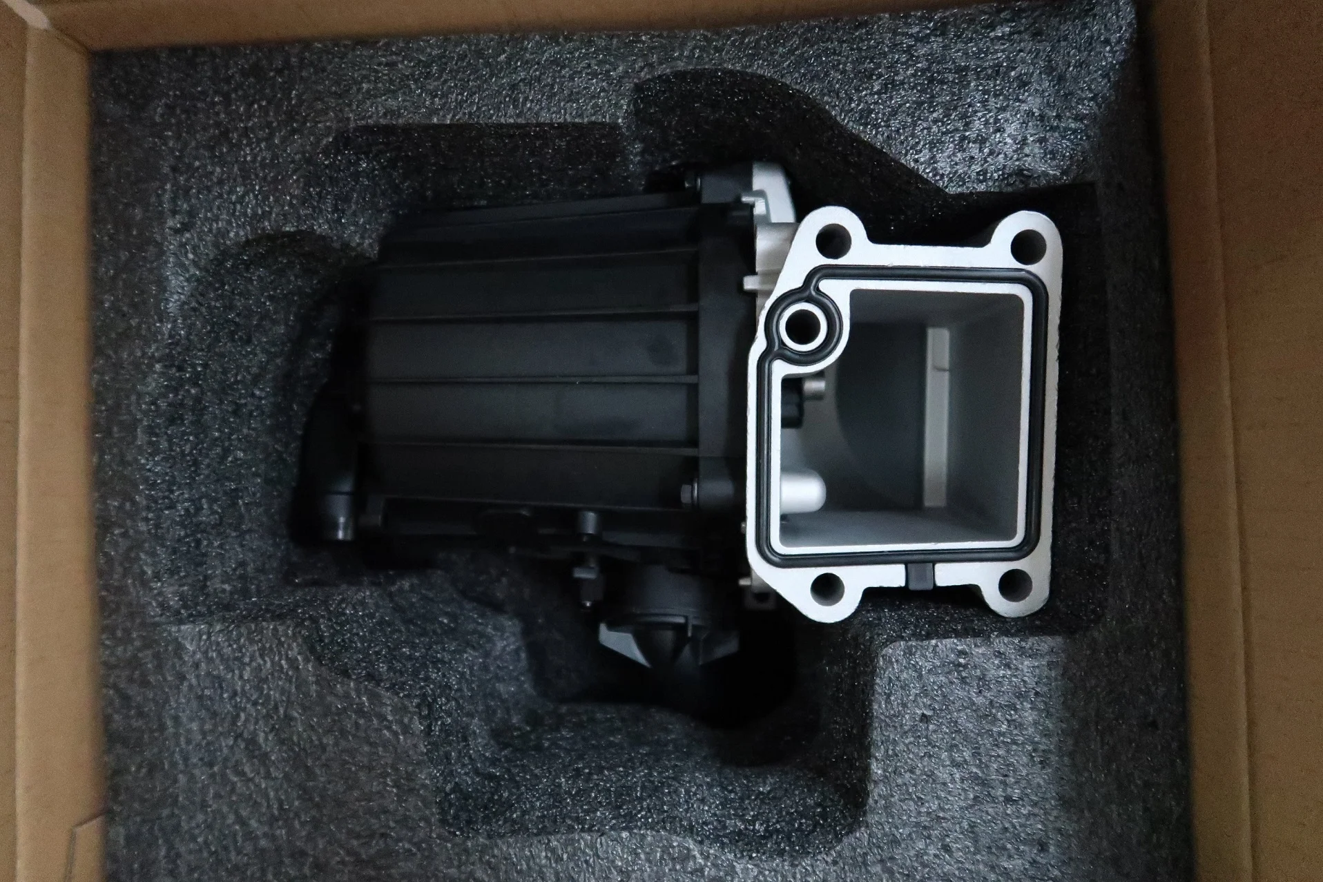 

Auto Parts for 21122541 Crankcase Vent Separator 20532891 20499419 GASKET