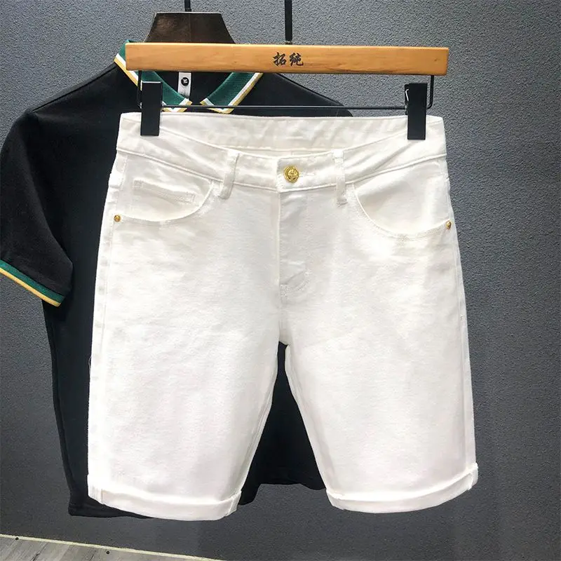 Calça média masculina de cores contrastantes, streetwear coreano, tendência monocromática, tamanho grande, shorts com tudo o que combina, moda verão 2024