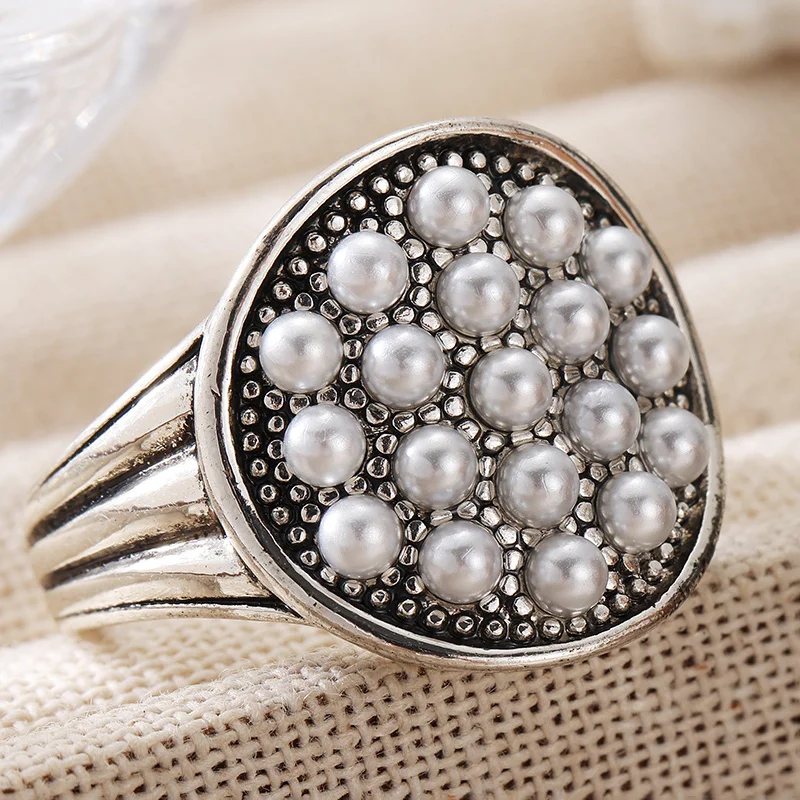 Vintage Silver Plated Oval Ring For Women Multi Layered Striped Inlay Imitation Pearl Ring Elegant Party Jewelry Accessory