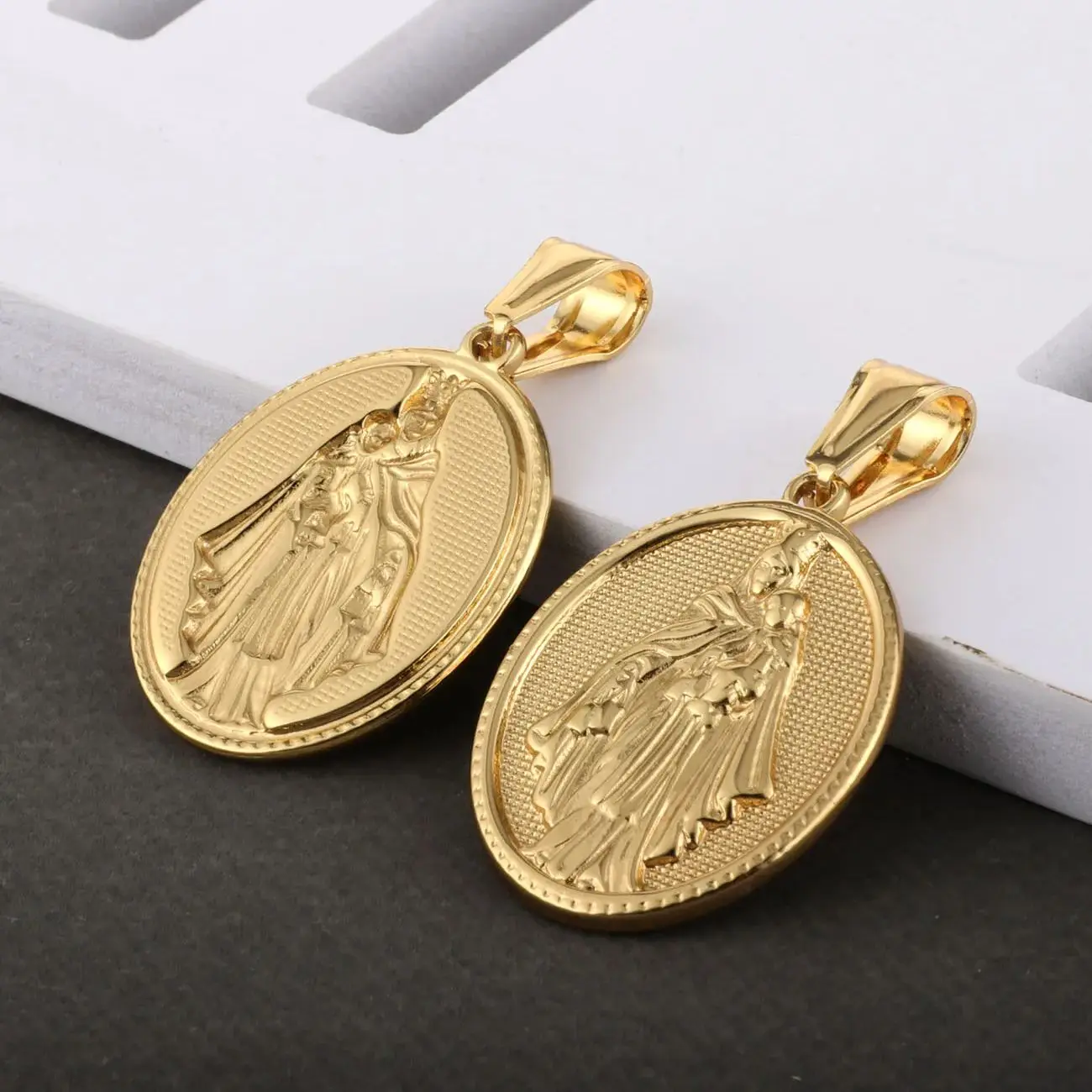 Medalla Virgen Del Carmen católica Nuestra Señora del Monte Carmel Amuleto colgante ovalado de acero inoxidable para accesorios de joyería DIY