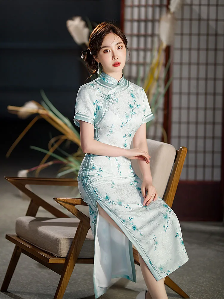 

Elegant Summer Long Silk Green Modern Cheongsam Catwalk Show Banquet Elegant Retro Qipao Chinese Style Evening Dress for Women