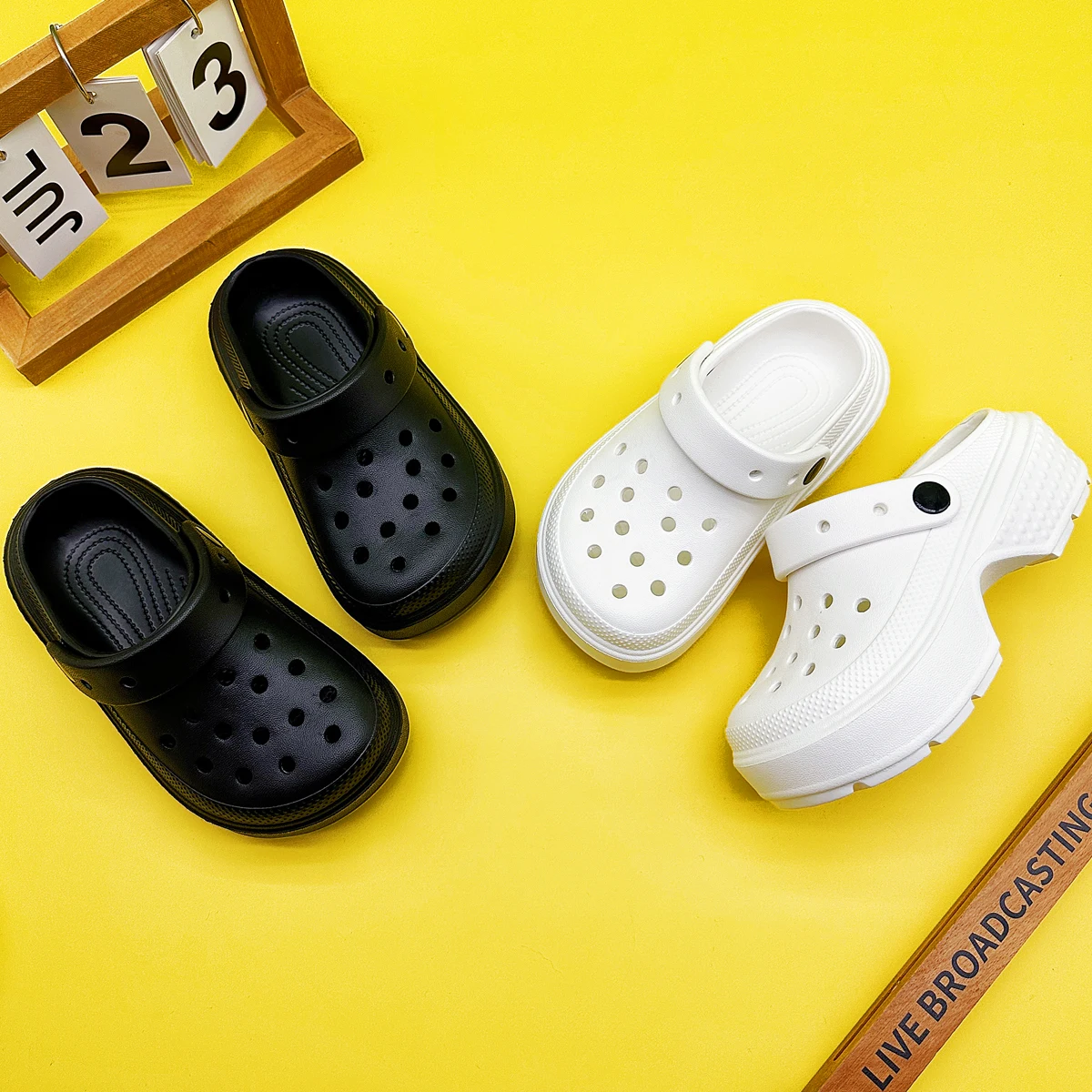 New Style Boys' and Girls' Slippers, Barefoot Shoes, Clogs, Soft-Soled Non-Slip Closed-Toe Sandals 2310
