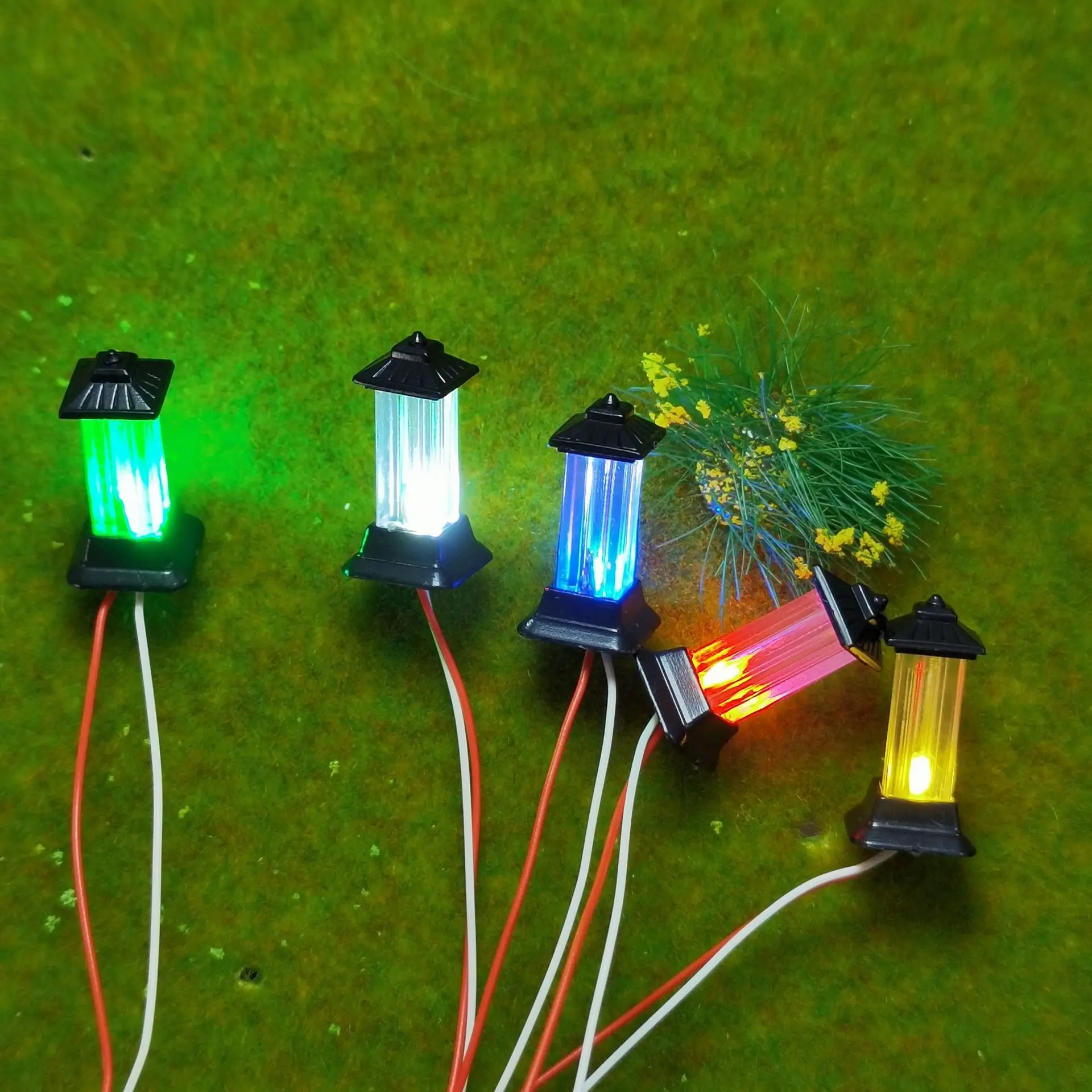 5er-Set Modellbausätze für Rasenlampen im Maßstab 1:87 (HO-Skala), 3V LED-Straßenlaternen-Modell für Parkgebäude, Grasland, Laternenpfahl, Diorama-Zubehör – Detail 1