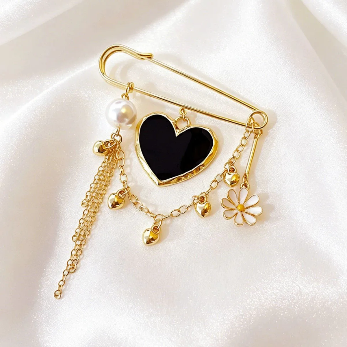 2026 Multi-Functional Chain Tassel Brooches Women Charm Imitation Pearl Heart Pendant Chain Pin Clothes Jewelry Accessory