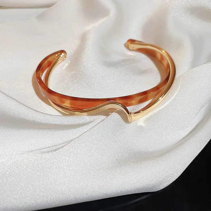 Witte acryl armbanden Board Bend Metal Bangles Dameshandarmbanden Geometrische C-vormige openingsarmbanden Sieraden Geschenken - afbeelding 1