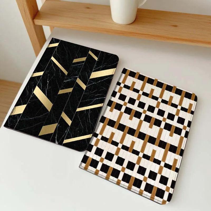 

Black Gold Chevron Pattern Tablet Case For Apple iPad Air Pro mini 1 2 3 4 5 6 7 8 9 11 M2 M3 M5 M4 5th 6th 7th 10th 11th Gift
