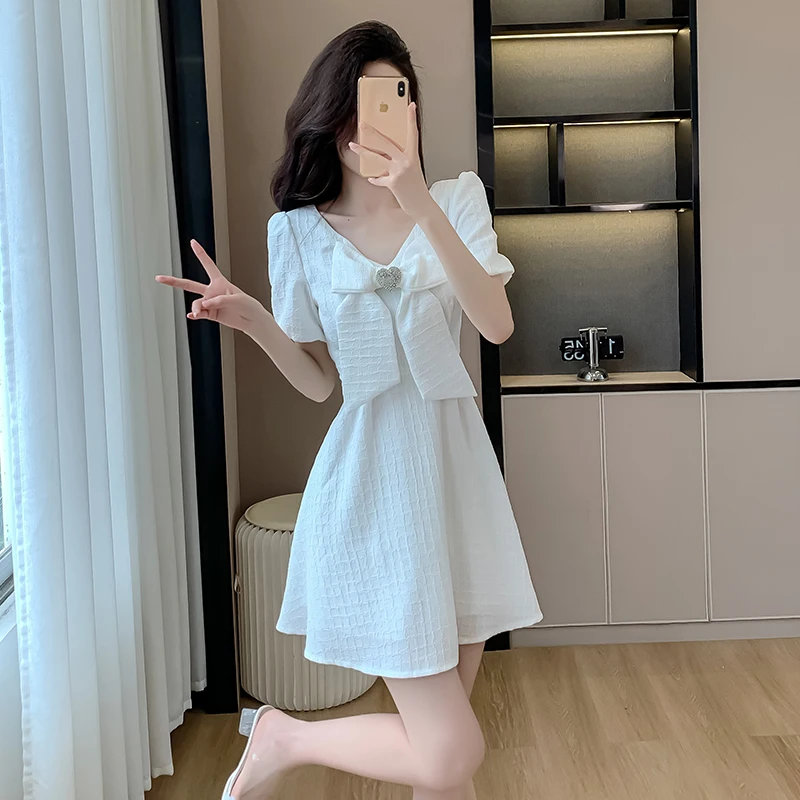 

2024 Summer New White Dress Women Elegant French V-Neck Bubble Short Sleeve Bowknot Dress Short Dating Holiday Dresses