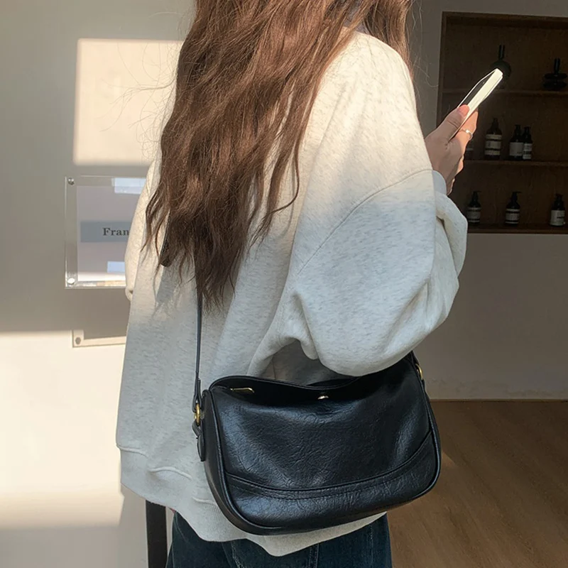 

2026 Hot Sale Women Maillard Style Handbag Girls Classic Soft Leather Shoulder Bags Female Fashion Simple Dumpling Bag