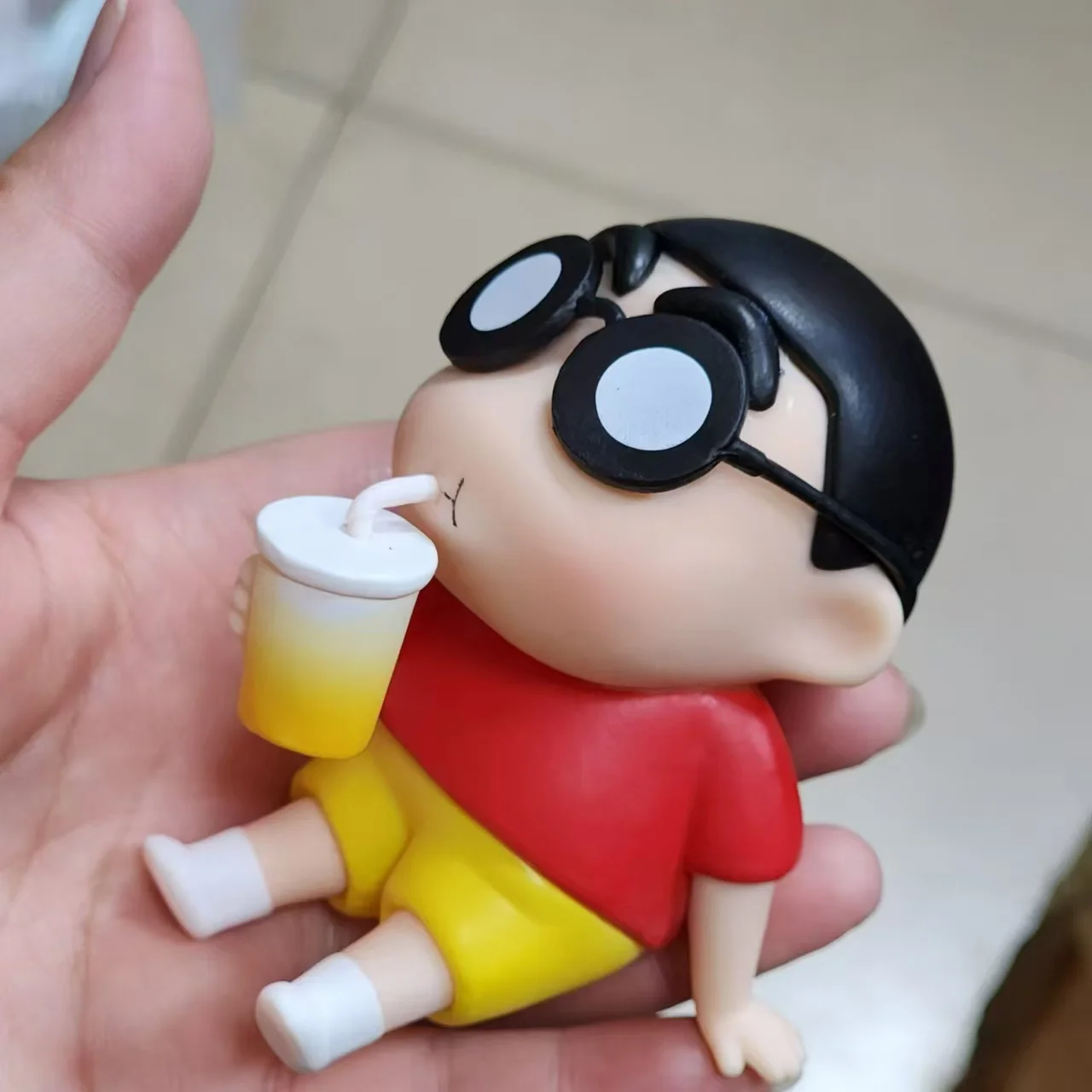 Crayon Shin-chan con Nohara Shiro Bee Bere Anime Action Figure Giocattoli Bambole di circa 8-9 cm