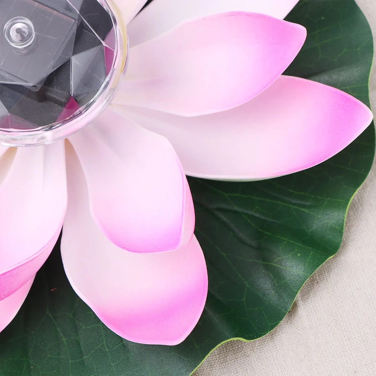 

Solar Powered LED Elegant Colorful Lotus Decoration Light Floating Waterproof Pool Landscape Solar Powered Decoration Light