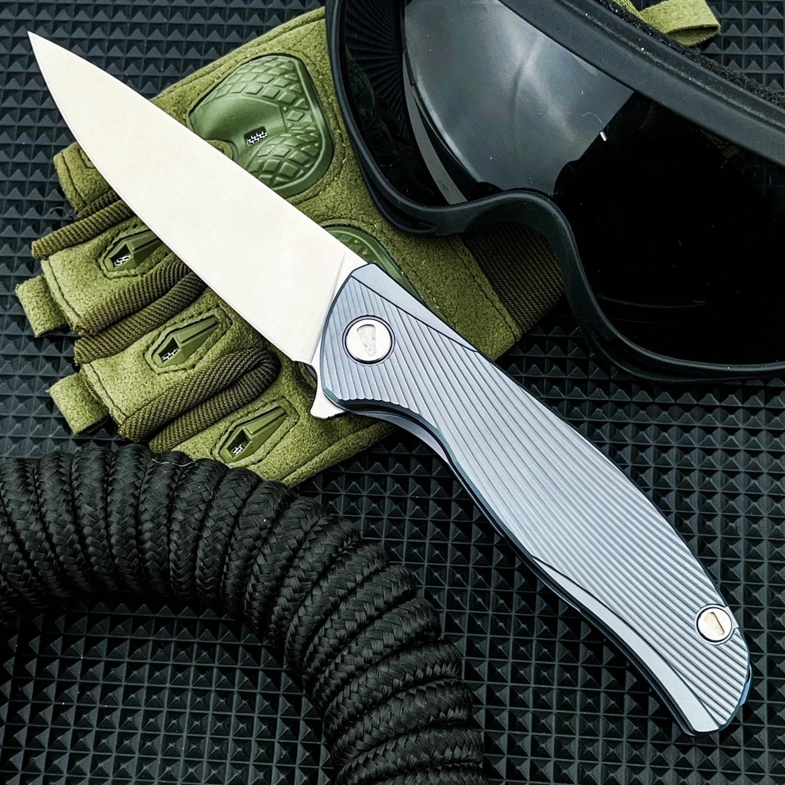 

Multi-Function Tactical Folding Knife - D2 Steel Blade & Titanium Alloy Handle for Outdoor Survival Camping EDC Hunting Tools
