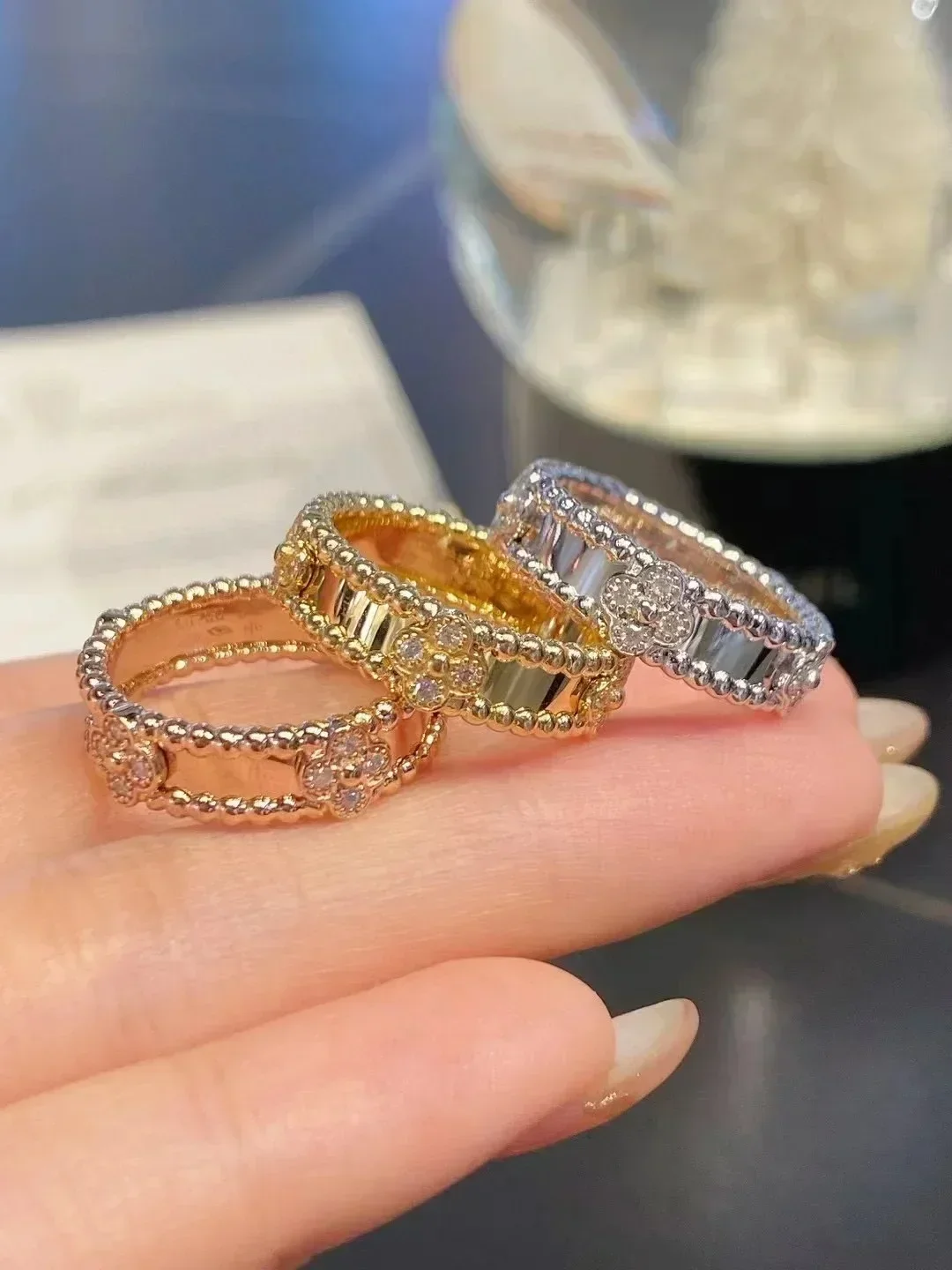 

2025 New 925 silver high-end ring female, fashionable and simple yet luxurious and elegant, the style is also unique