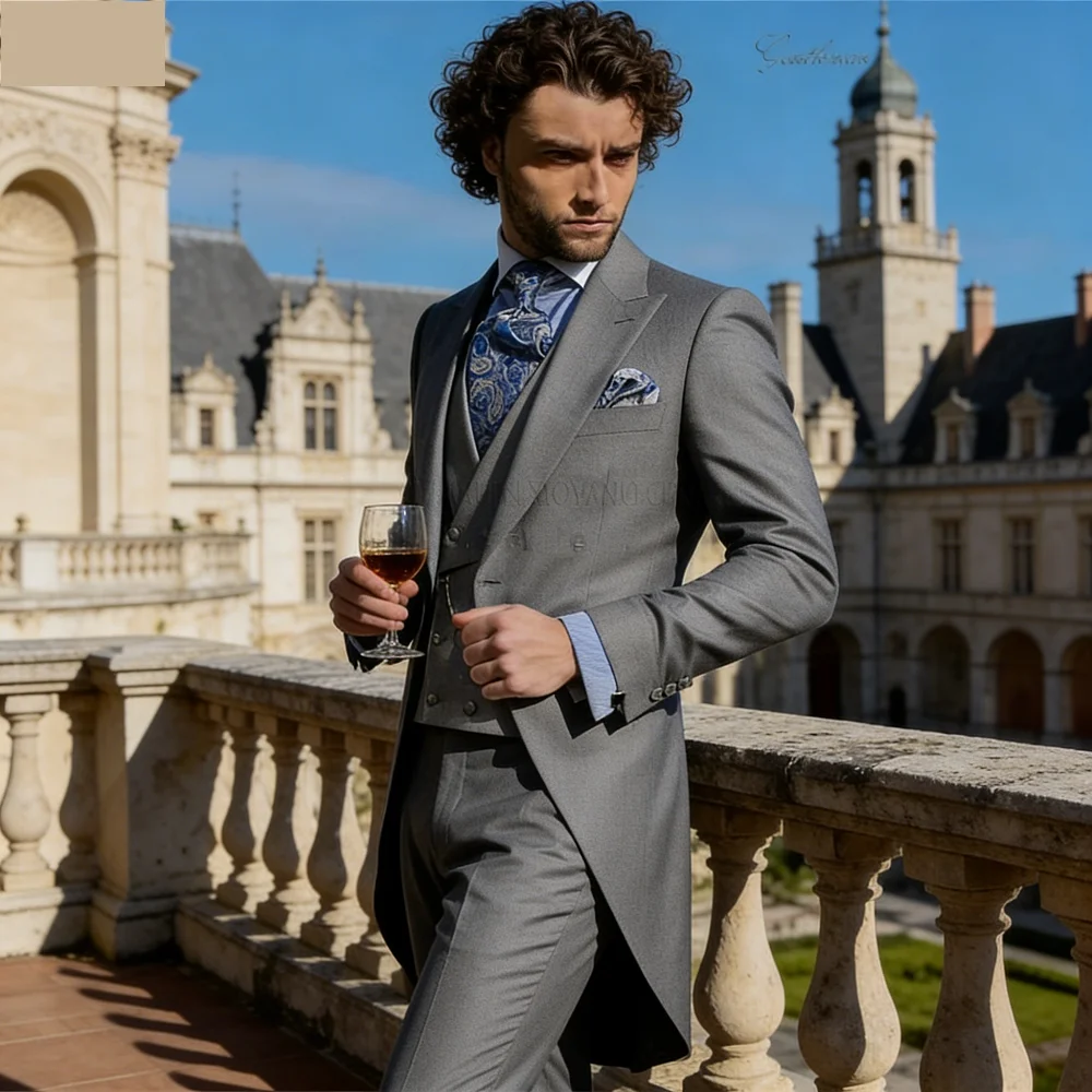 

Мужской формальный костюм-тройка Terno Fino: пиджак, жилет, брюки. Идеально для свадьбы, торжественных мероприятий и деловых встреч.