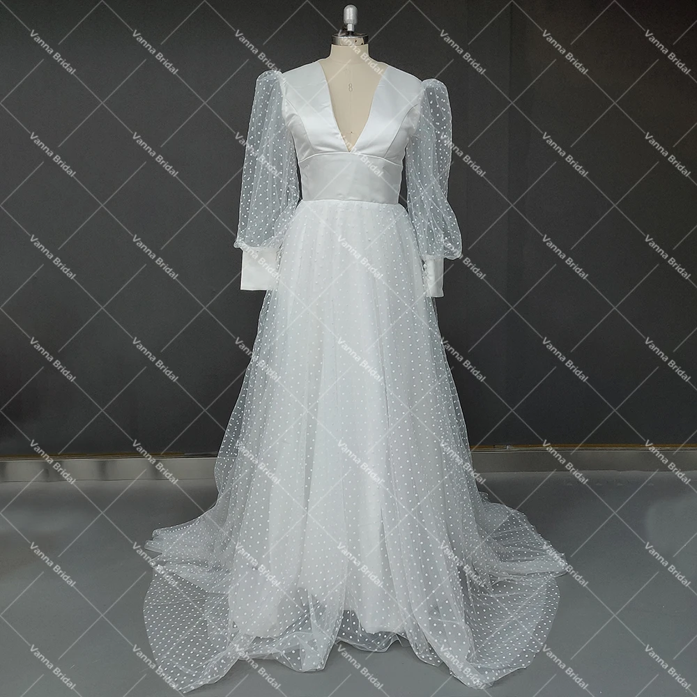 Abito da sposa in Tulle punteggiato a pois in raso a maniche lunghe 2021 scollo a V Boho Beach Illusion Back abito da sposa bottone su misura a buon mercato