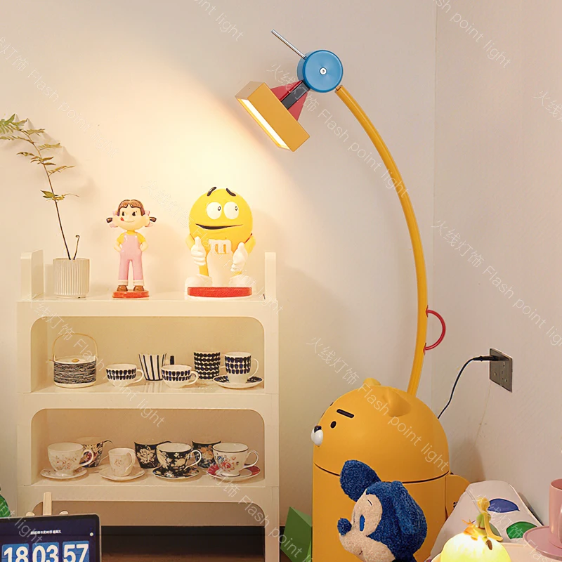 Lampu Memphis Macaron warna-warni kamar anak-anak kartun kamar tidur, ruang tamu, dekorasi seni Sofa, lampu lantai kecantikan tinggi