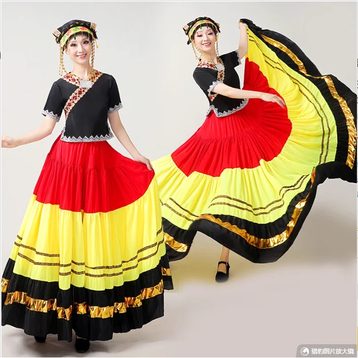 Ethnische Minderheit Yi Ethnische Gruppe Fackelfest Großer Rock Ethnische Tanzaufführungskostüme