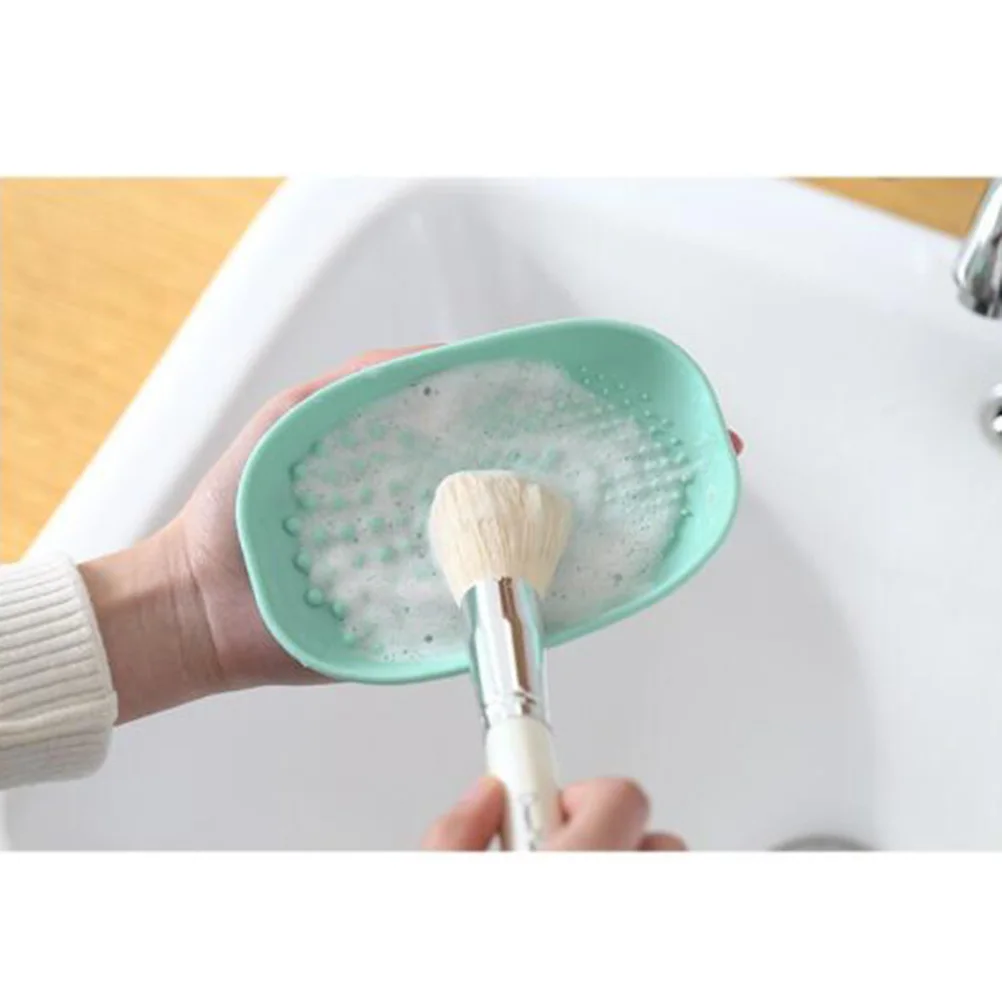 1 pezzo di tampone per la pulizia dei pennelli per trucco verde chiaro, scrubber in silicone per le donne, strumento di lavaggio portatile, efficiente detergente per setole compatto