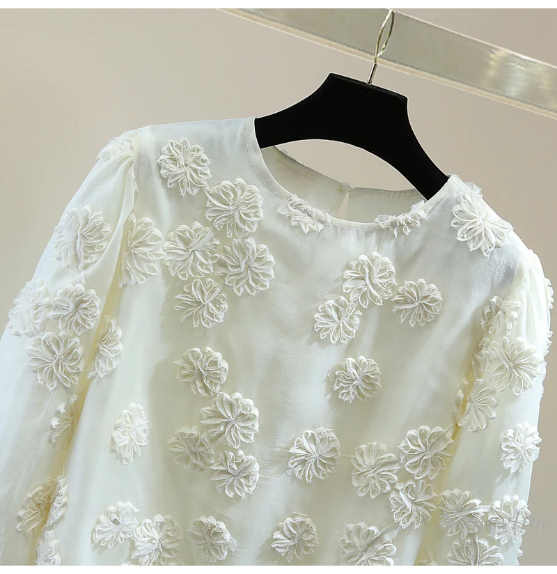 Heavy Industry Embroidered Flower Blouse Women's Round Neck Long-sleeved Pullover Shirt 2025 Spring High Waist Short Top