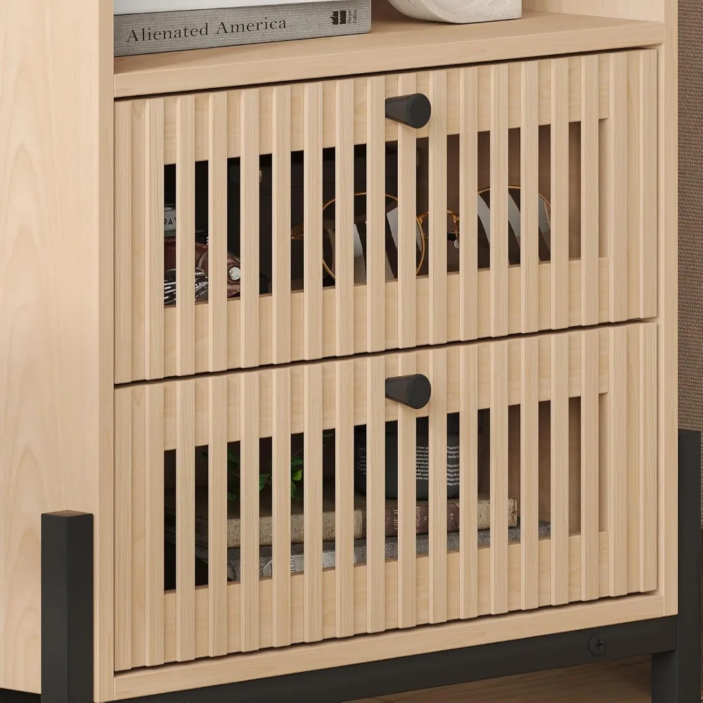 USB 포트와 콘센트가 있는 엔드 테이블 산업 스타일 나이트스탠드, 개방형 선반 1개와 속이 빈 서랍 2개가 있는 침대 옆 테이블