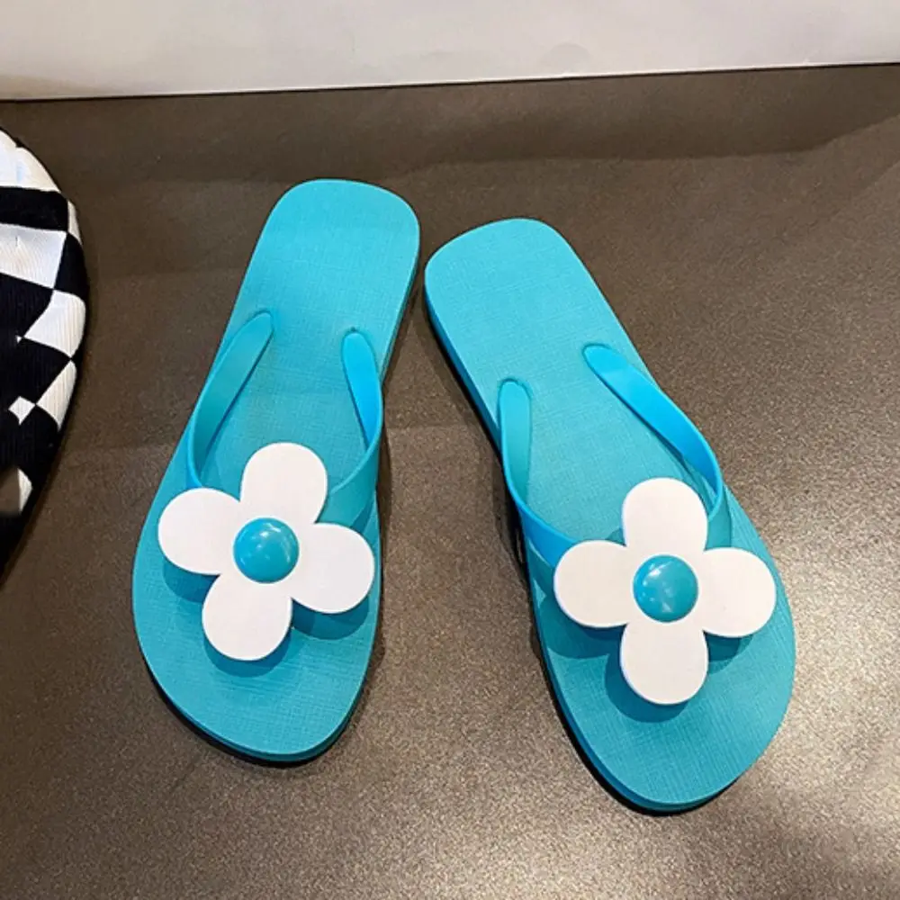 Chanclas ligeras con flores, chanclas antideslizantes con plataforma y Clip para el dedo del pie, ropa de playa de verano, zapatillas de suela plana para verano