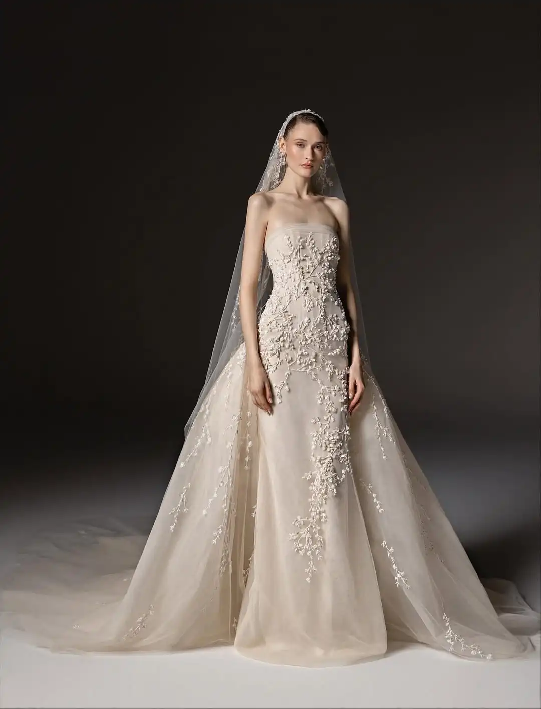 

New Unique Design 3D Appliques Flowers Sweetheart Wedding Dress With Train Sexy Charming Elegant Slim Mermaid Bridal Dress