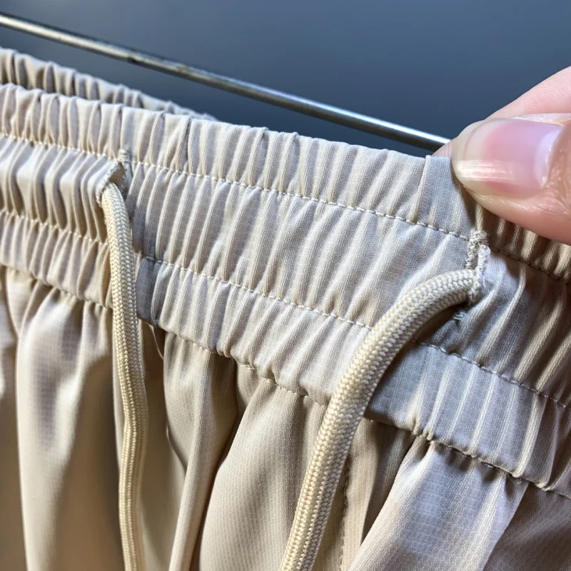 Летние мужские шорты из тонкого ледяного шелка, трендовая корейская версия, повседневные спортивные свободные быстросохнущие дышащие брюки средней длины