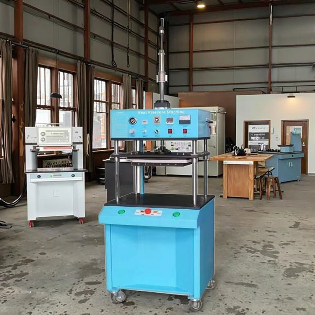 Saldatore a caldo in plastica per pressa di calore a vite pneumatica automatica per pannelli per porte auto Paralumi a LED con paralume