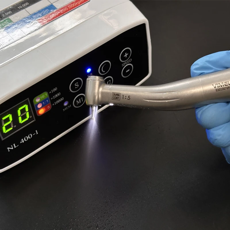 Fußpedalsteuerung LED-Glasfaser-Mikromotor Höhle Tal Bürstenloser Elektromotor für 1:5/1:1/16:1 Gegenwinkel Höhlen-Tal-Motor