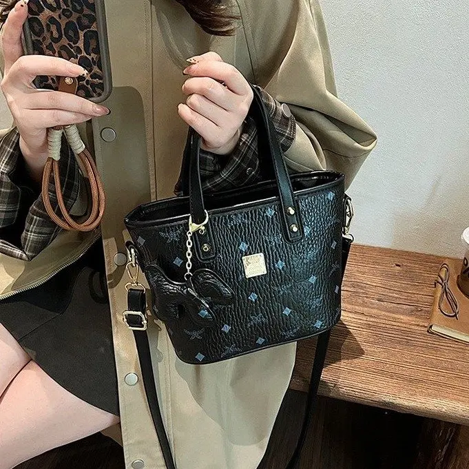 

2026 S/S Women's Cloud Dancer White Tote Bag, Vintage Quilted Crossbody Purse, Soft Genuine Leather Multi-way Shoulder Bag