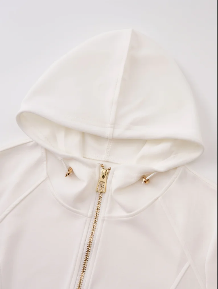 النسخة الكورية الجديدة لربيع 2025 سترة نسائية فريدة من نوعها ورفيعة المظهر وشديدة الخصر بلون سادة مع قلنسوة