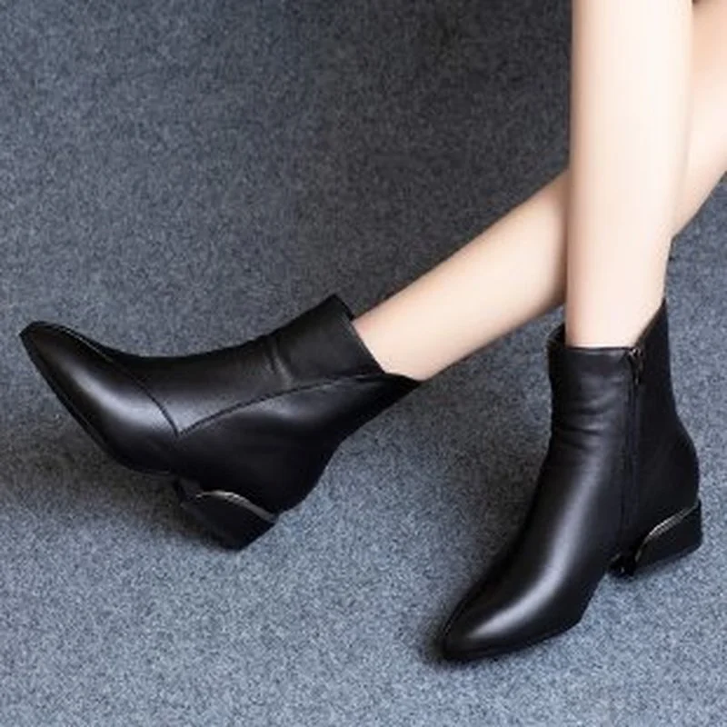 Small Short Boots Soft Leather Thick Heel Medium Heel 2022 Autumn and Winter New Women\'s Black All-match Comfortable Nude Boots