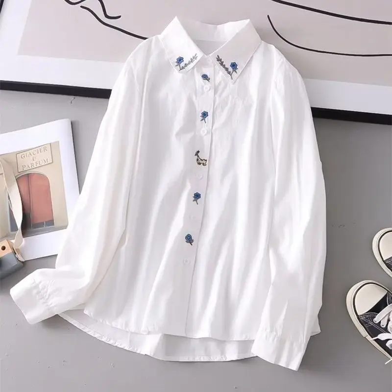 

Новая весенне-осенняя синяя хлопковая рубашка с длинными рукавами и вышивкой в виде маленьких цветов, женская базовая рубашка, корейская универсальная уменьшающая возраст