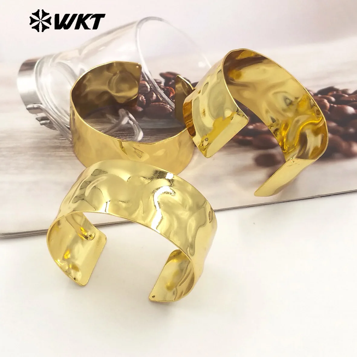 

WT-B659 Simple And Retro Yellow Brass With 18k Real Gold Plated Cuff Adjustable Bangle Exaggerate Jewelry Decorated