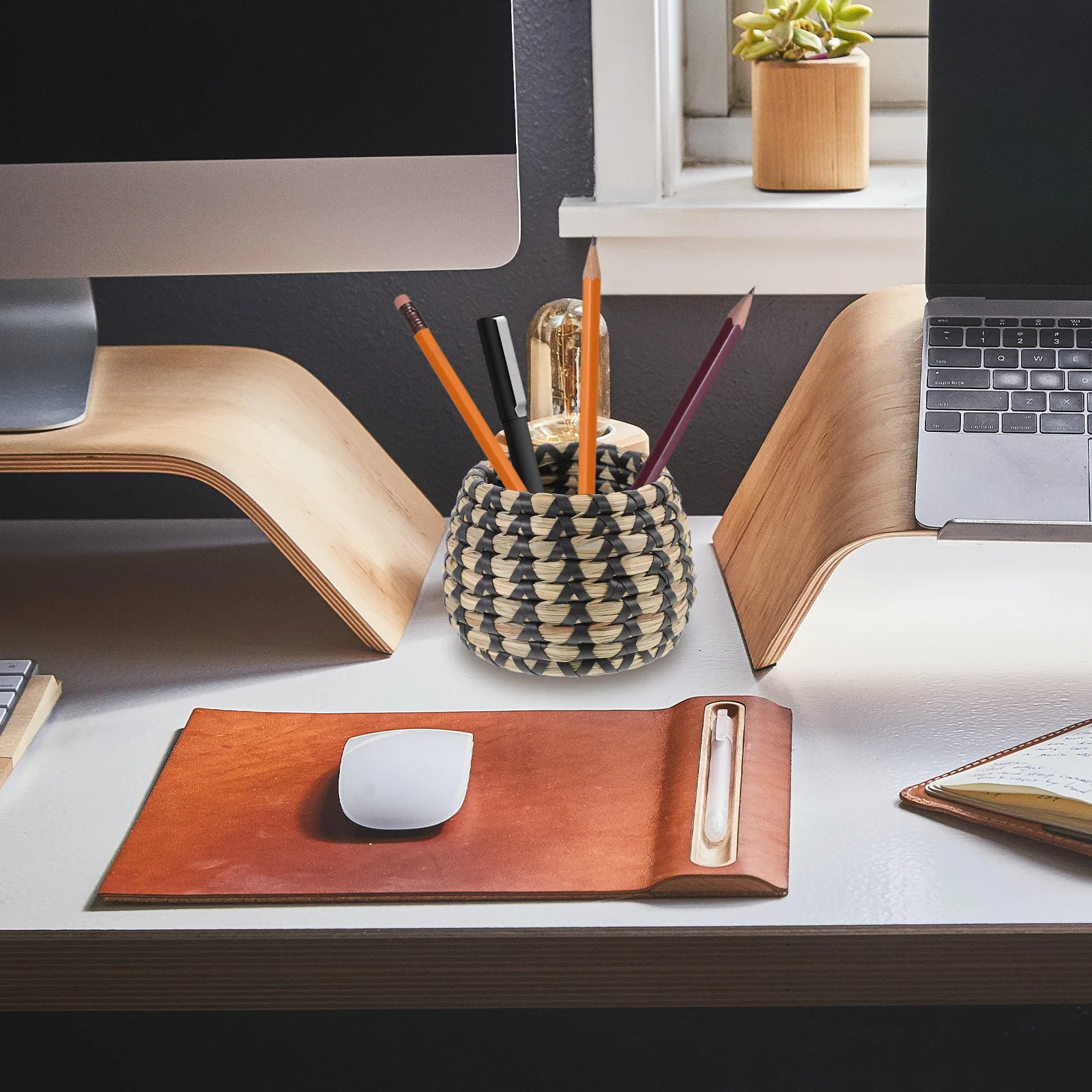 

1pc Hand Woven Natural Straw Desktop Basket Flower Pot Cover Pen Holder Organizer Woven Storage Sleeve Indoor Planter Baskets