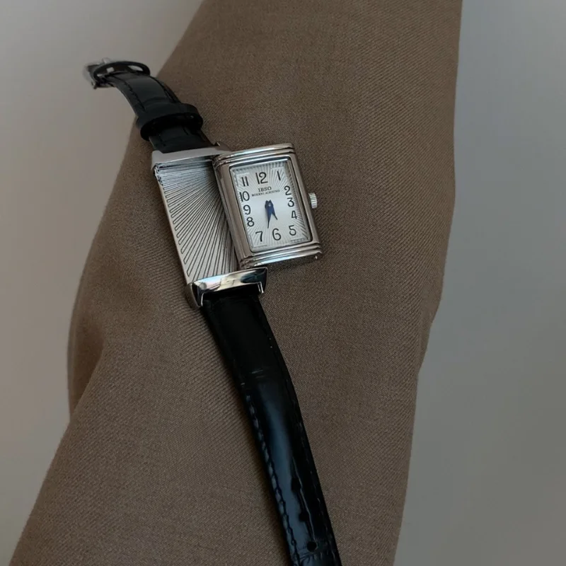 Jam Tangan Kuarsa untuk Wanita dengan Diameter 36Mm Ketebalan 10Mm Tali Kulit Casing Dapat Dibalik Tahan Air Hingga 30 Meter