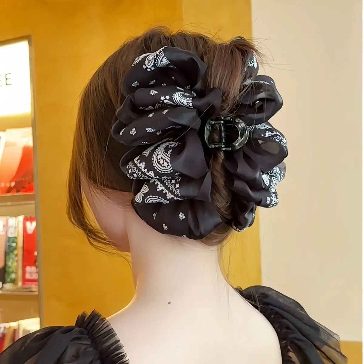 

Luxurious 2025 New Oversized Shark Clip Hair Claw with Vintage Vibes Botanical Patterns and Party Vacation Style