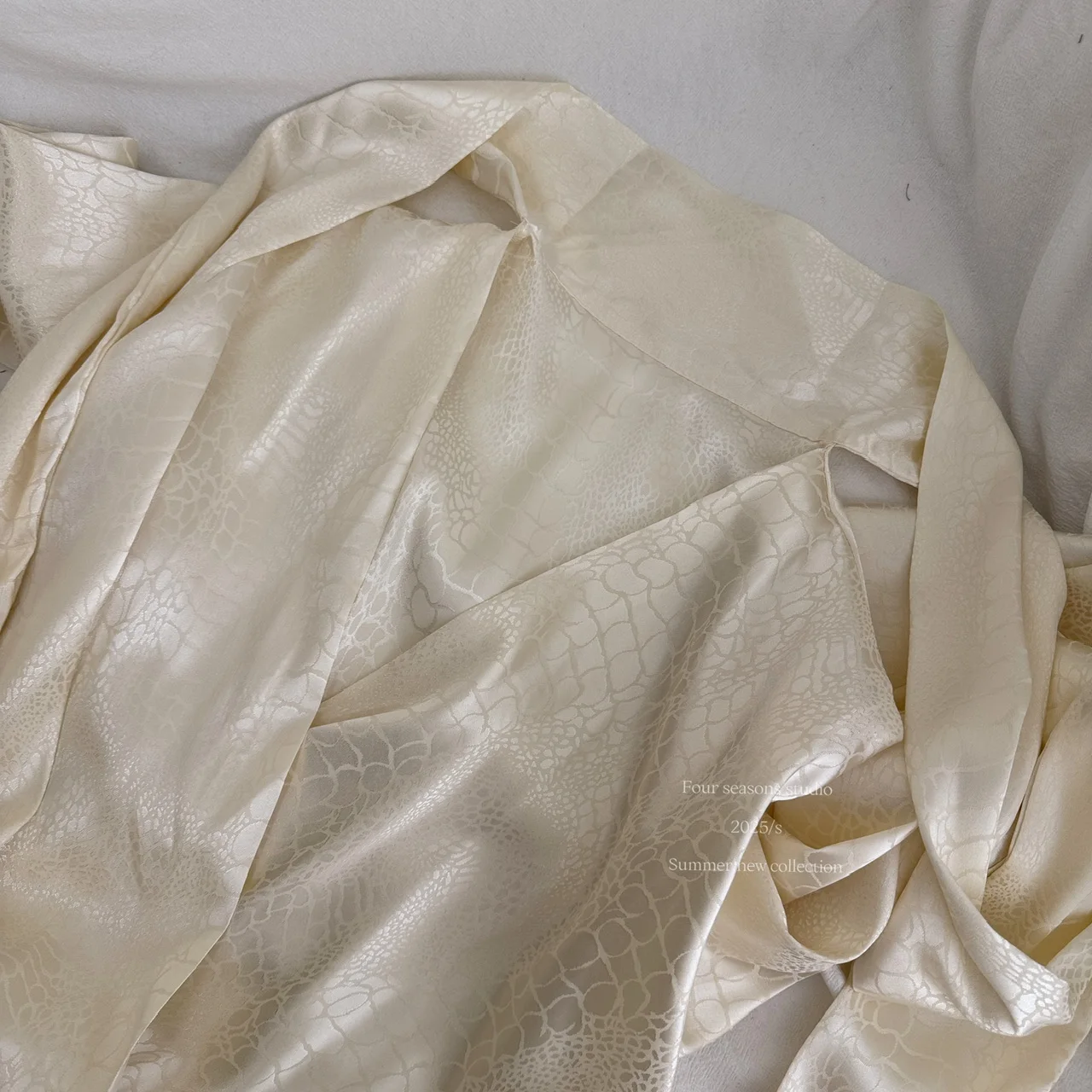 Bluzka vintage z dekoltem w serek, długim rękawem, dopasowana, elegancka, modna, damska koszula hotsweet, odzież damska