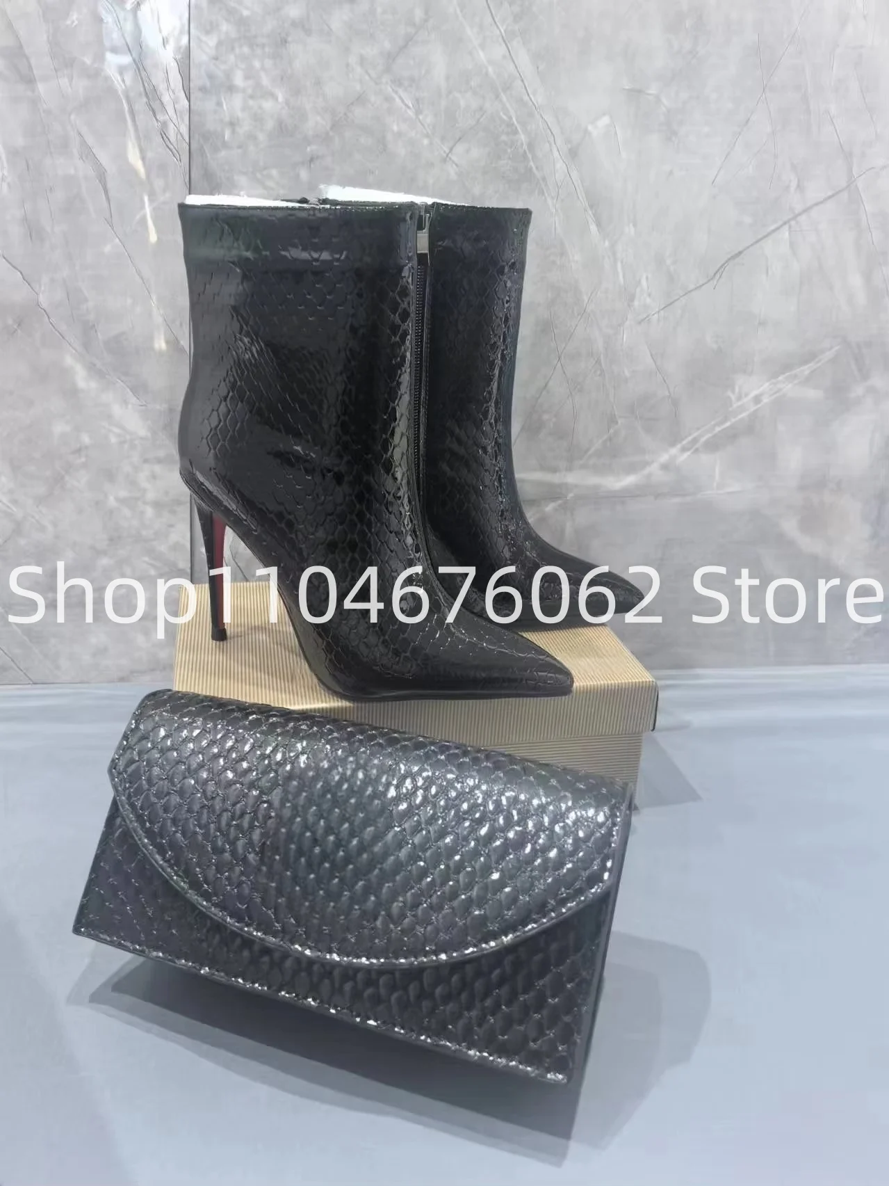 

2025 Designer New Tip Toe Slim Heel Side Zipper Snake Tattoo Calf Botas Women's Ankle Boots Matched With The Same Color Bag