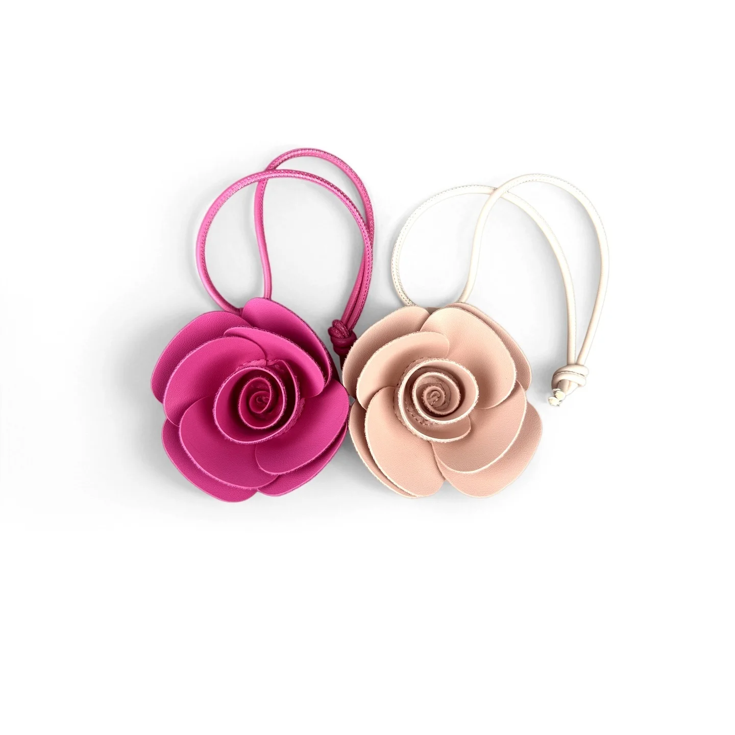 5 Farben Handgefertigter PU-Leder Kamelien-Blumen-Schlüsselanhänger/Taschenanhänger – Sommer-Strand-Feeling/Geschenk – Auto-/Taschen-Accessoire/Deko-Schlüsselanhänger für Sie – Detail 8