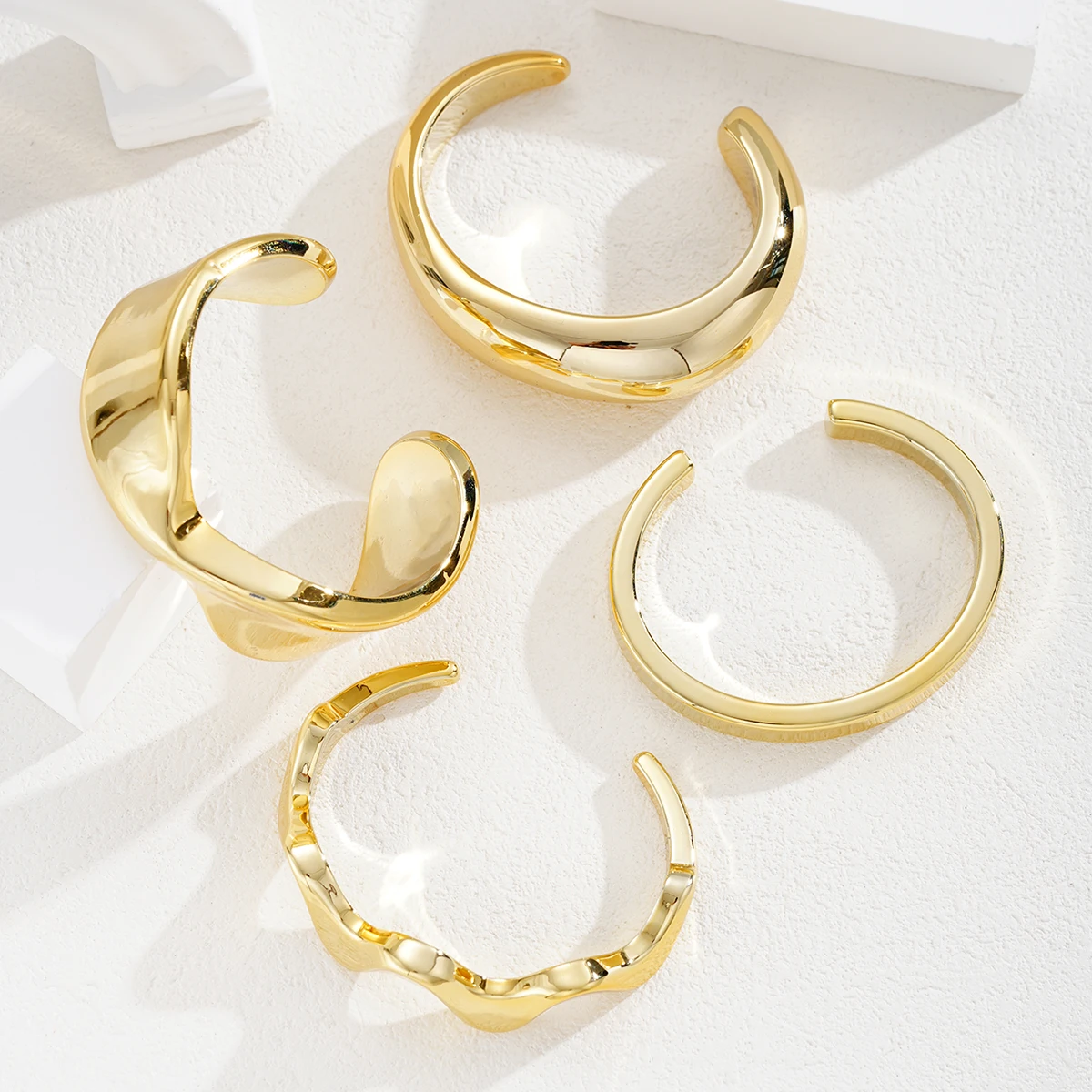 4-teiliges Vintage-Armreif-Set im alten Münzstil aus Kunstharz in Goldfarbe für Damen, Boho-Schmuck für den Alltag und Partys, Geschenk, Neu – Detail 5