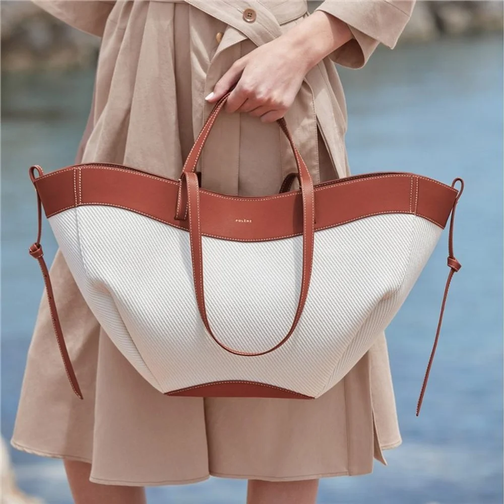 2025 Bolso de empalme premium P L Bolso de mano para ir al trabajo de gran capacidad con un solo hombro Mochila versátil de ocio cruzada diagonal