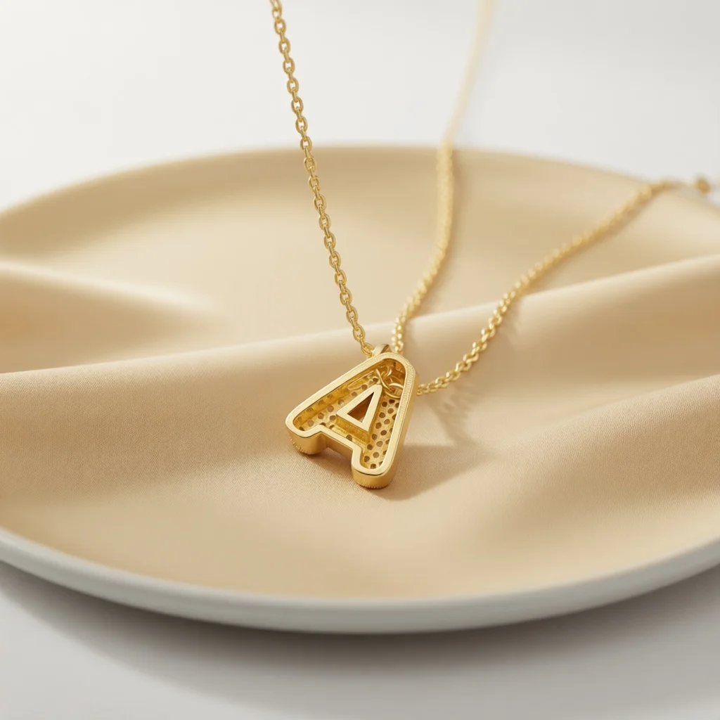 Couple's Keepsake Necklace - With letters and the lover's name engraved on it, it is the perfect Christmas gift for the beloved.