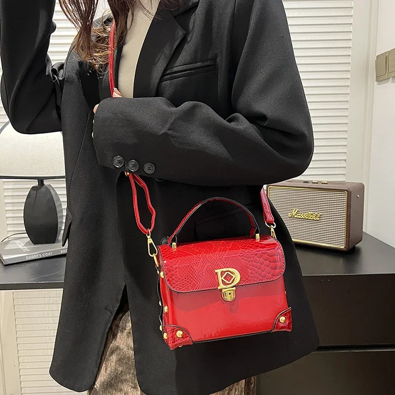 

Stylish Fashionable Clutch Bag With Leather Letter Logo Minimalist Vintage Design For Women High-End Best