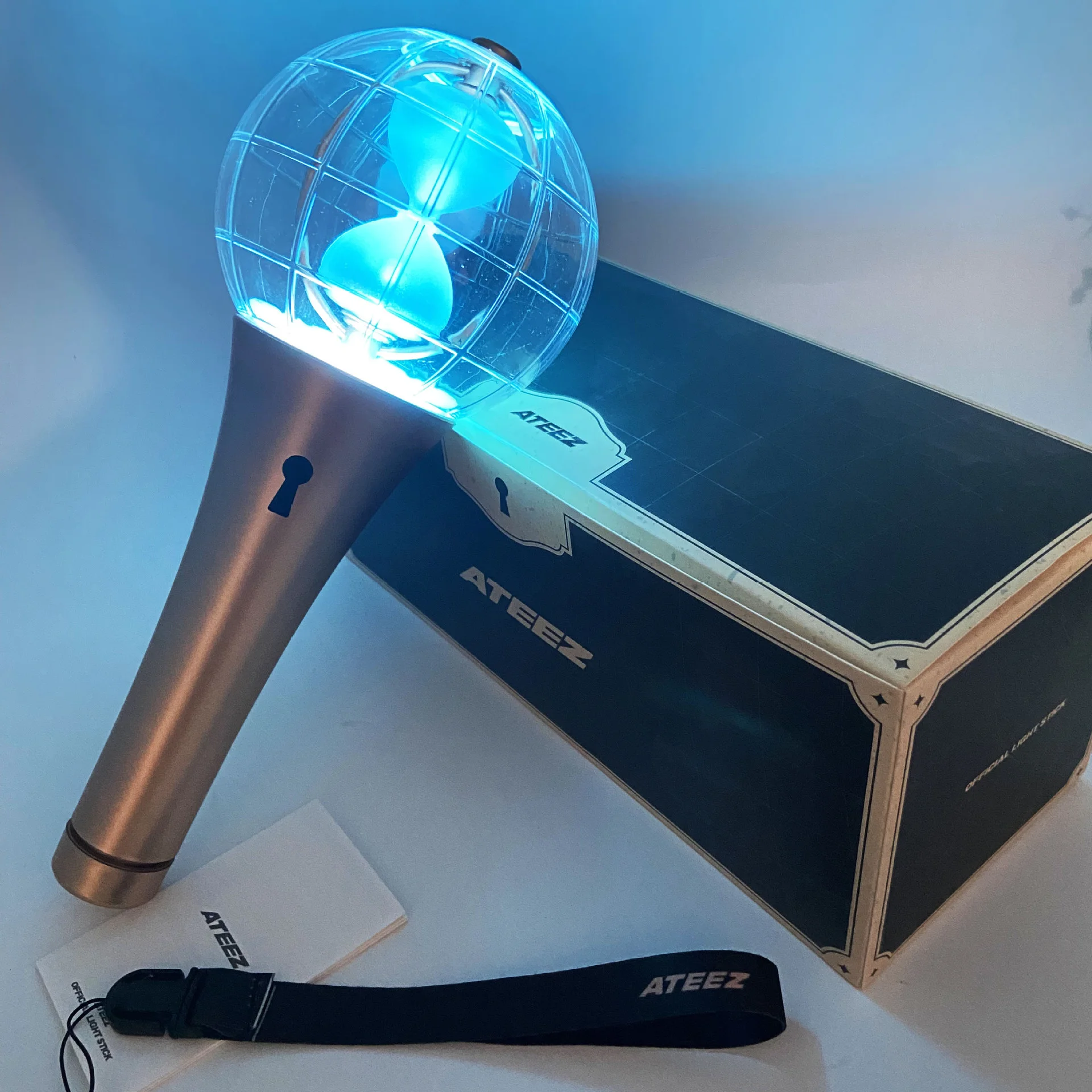 Kpop Ateezed Lightstick Ver.2 Ver.1 Korea Light Stick Globe Hand Lamp Concert Lamp Party Flash Fluorescent Toys Fans Collection